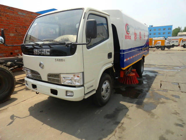  東風福瑞卡道路清掃車（<a href=http://www.shptsti.com.cn/saoluche/ target=_blank class=infotextkey>掃路車</a>）