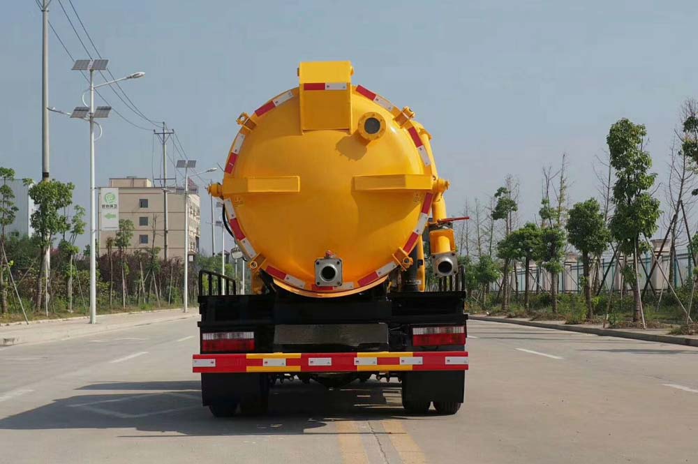 東風(fēng)多利卡D6國(guó)六5方吸污車(chē)圖片5